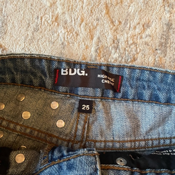 BDG studded shorts perfect for festivals - Picture 3 of 3